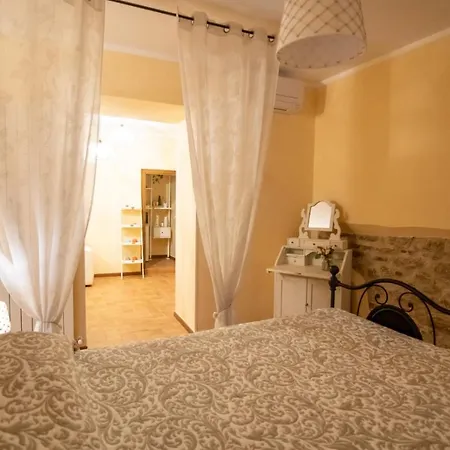 Nel Vicolo Dei Baci - Al Bacio * ספלו