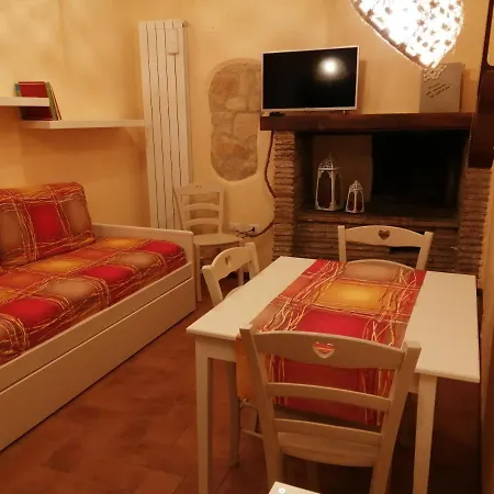 Nel Vicolo Dei Baci - Al Bacio Apartment
