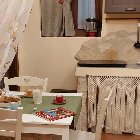 Nel Vicolo Dei Baci - Al Bacio * ספלו