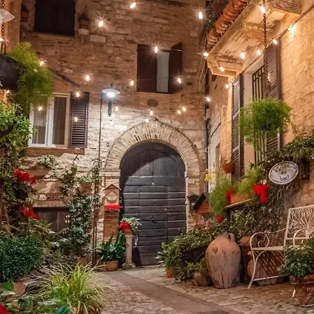 Nel Vicolo Dei Baci - Al Bacio *