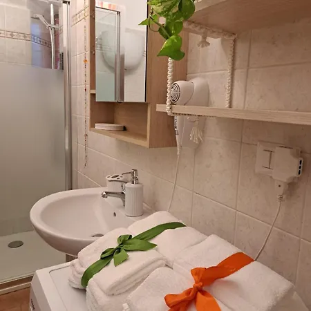 Nel Vicolo Dei Baci - Al Bacio * ספלו