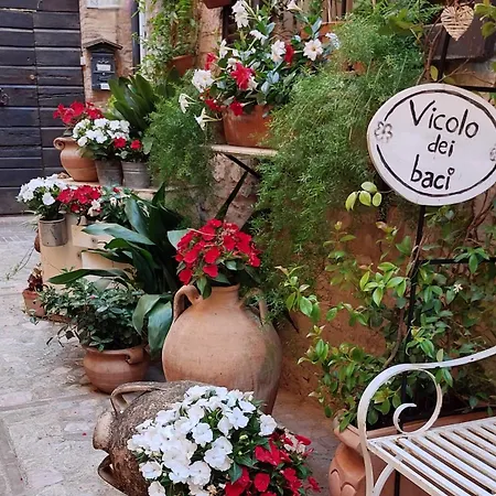 Nel Vicolo Dei Baci - Al Bacio *