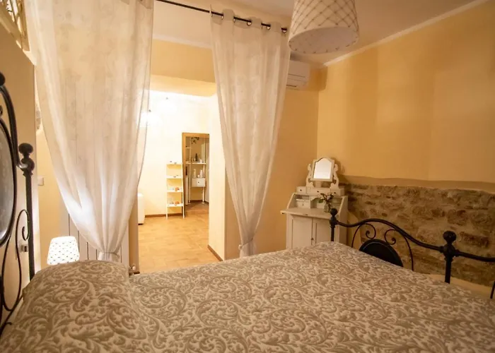 Nel Vicolo Dei Baci - Al Bacio * Spello