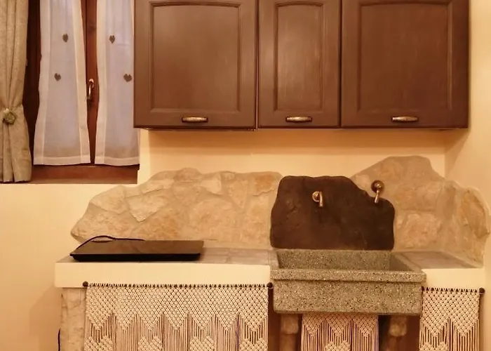 Nel Vicolo Dei Baci - Al Bacio *