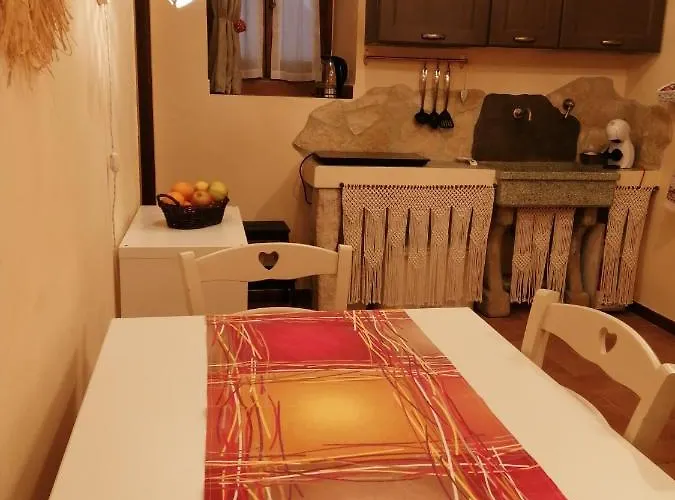 Nel Vicolo Dei Baci - Al Bacio *